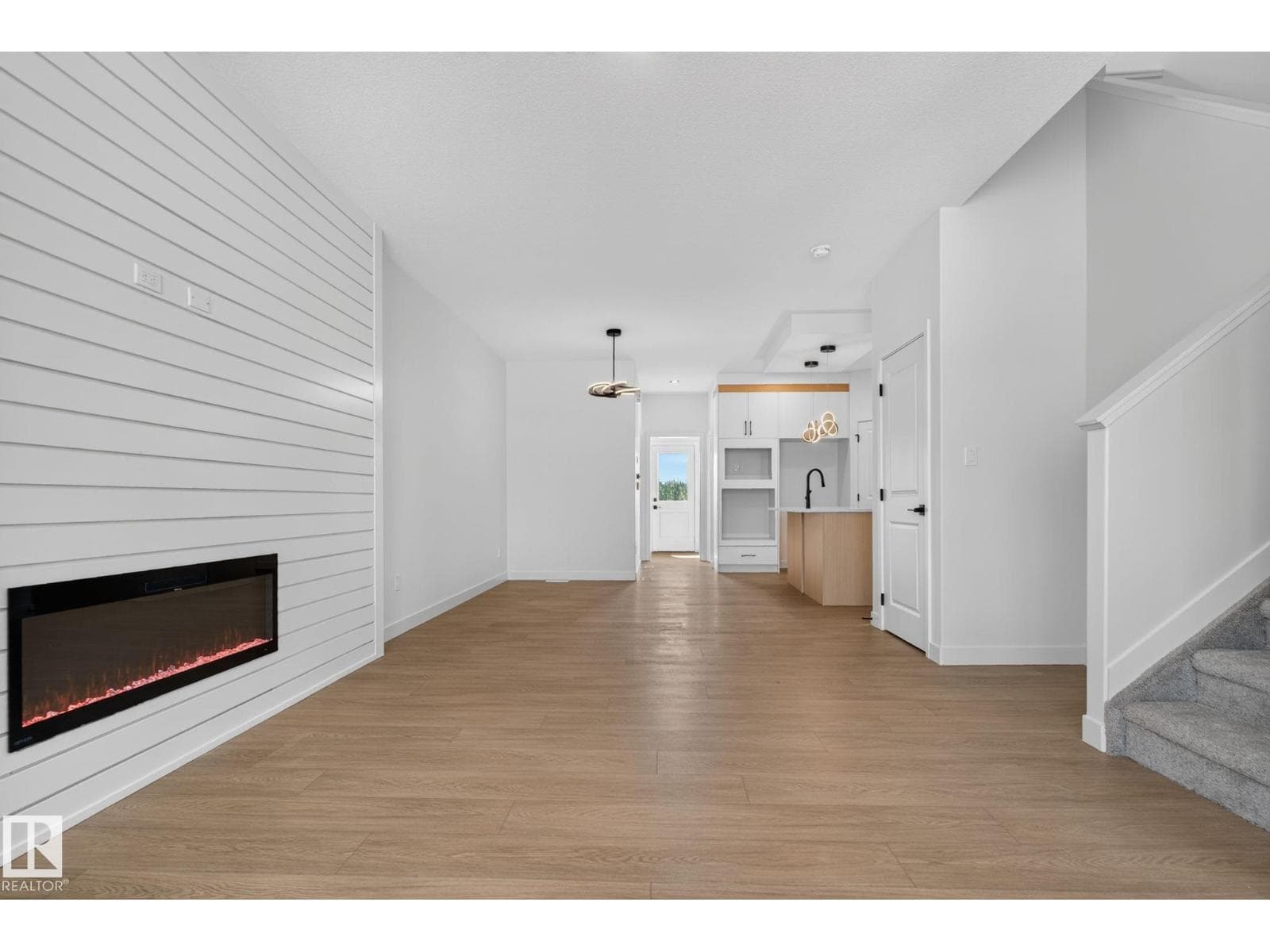 109 Westwind DR — photo 3