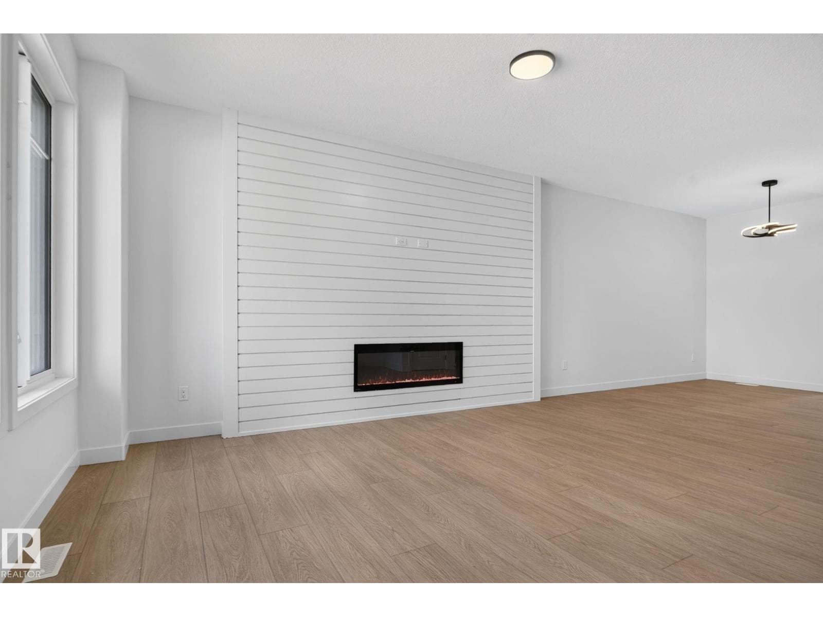 109 Westwind DR — photo 2