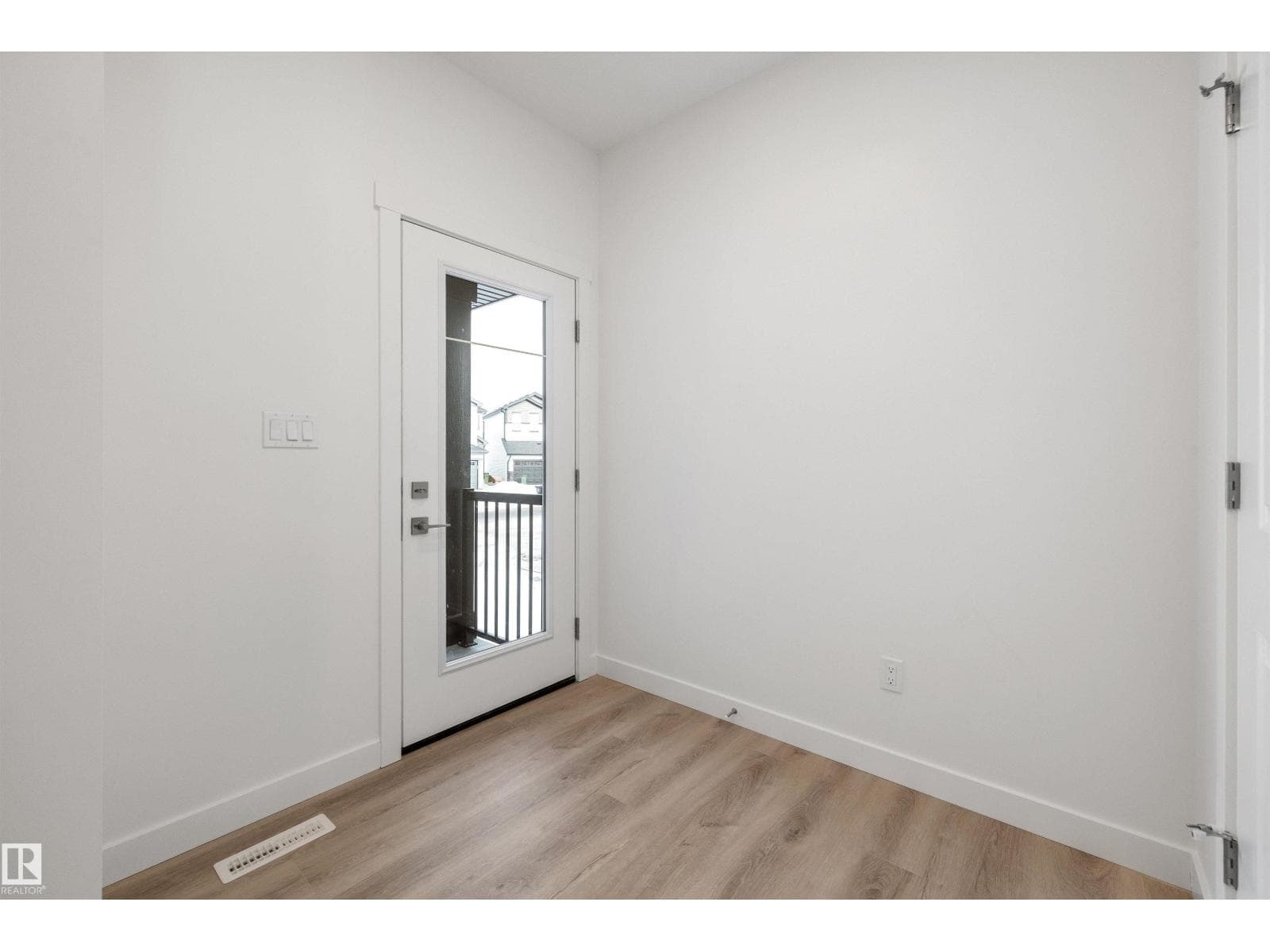 1315 11 AV NW — photo 2
