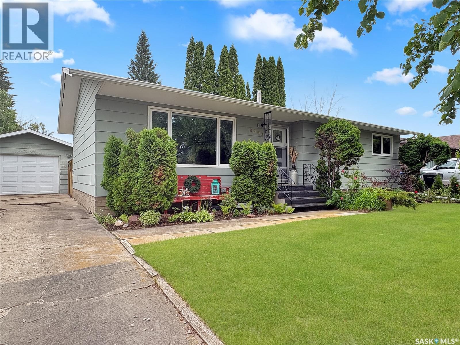 8903 Thomas AVENUE — photo 2