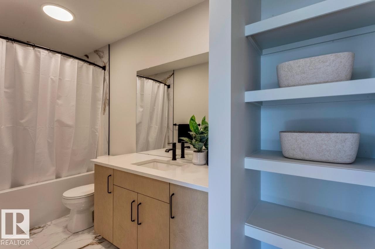 6311 30 AV SW — photo 2