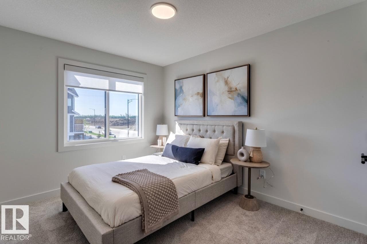 6311 30 AV SW — photo 3