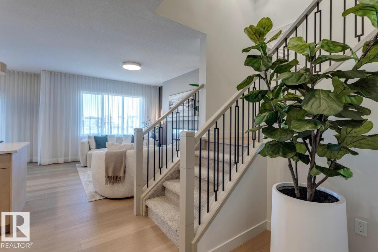 6311 30 AV SW — photo 4