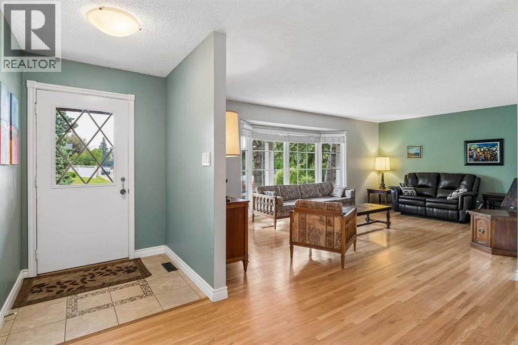 856 Lake Twintree Crescent SE — photo 5
