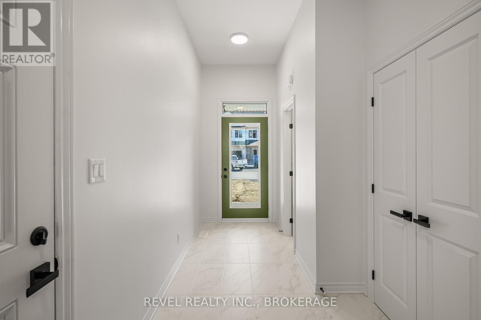 332 DOCKSIDE DRIVE photo 3