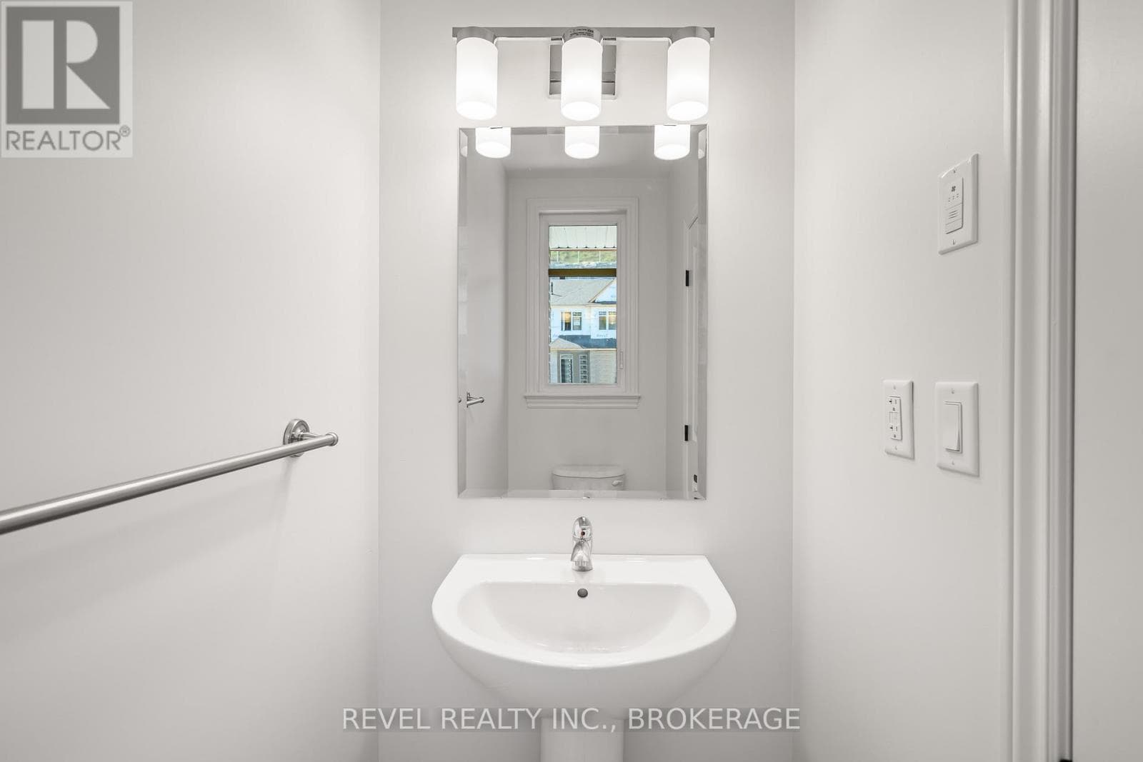 332 DOCKSIDE DRIVE photo 4