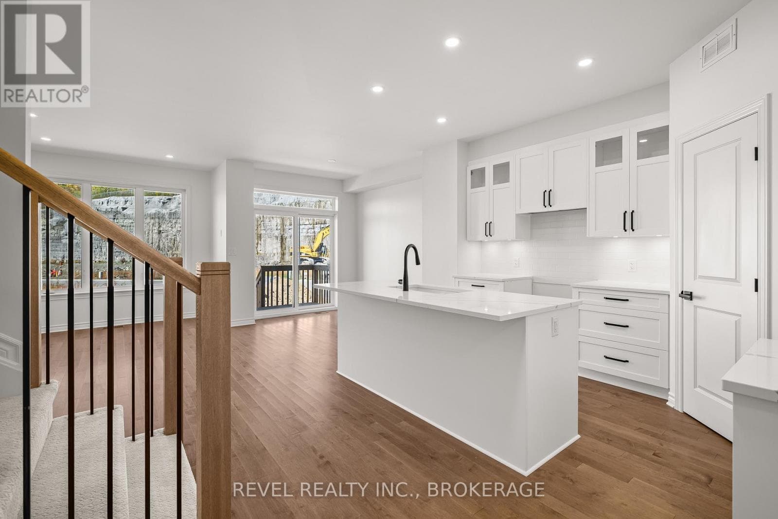 332 DOCKSIDE DRIVE photo 5