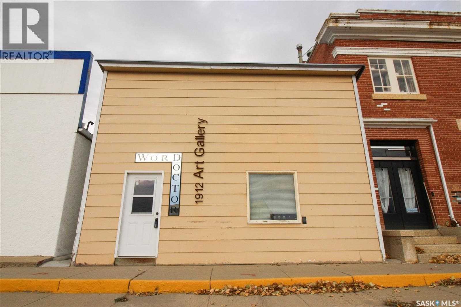 104 Maple AVENUE S