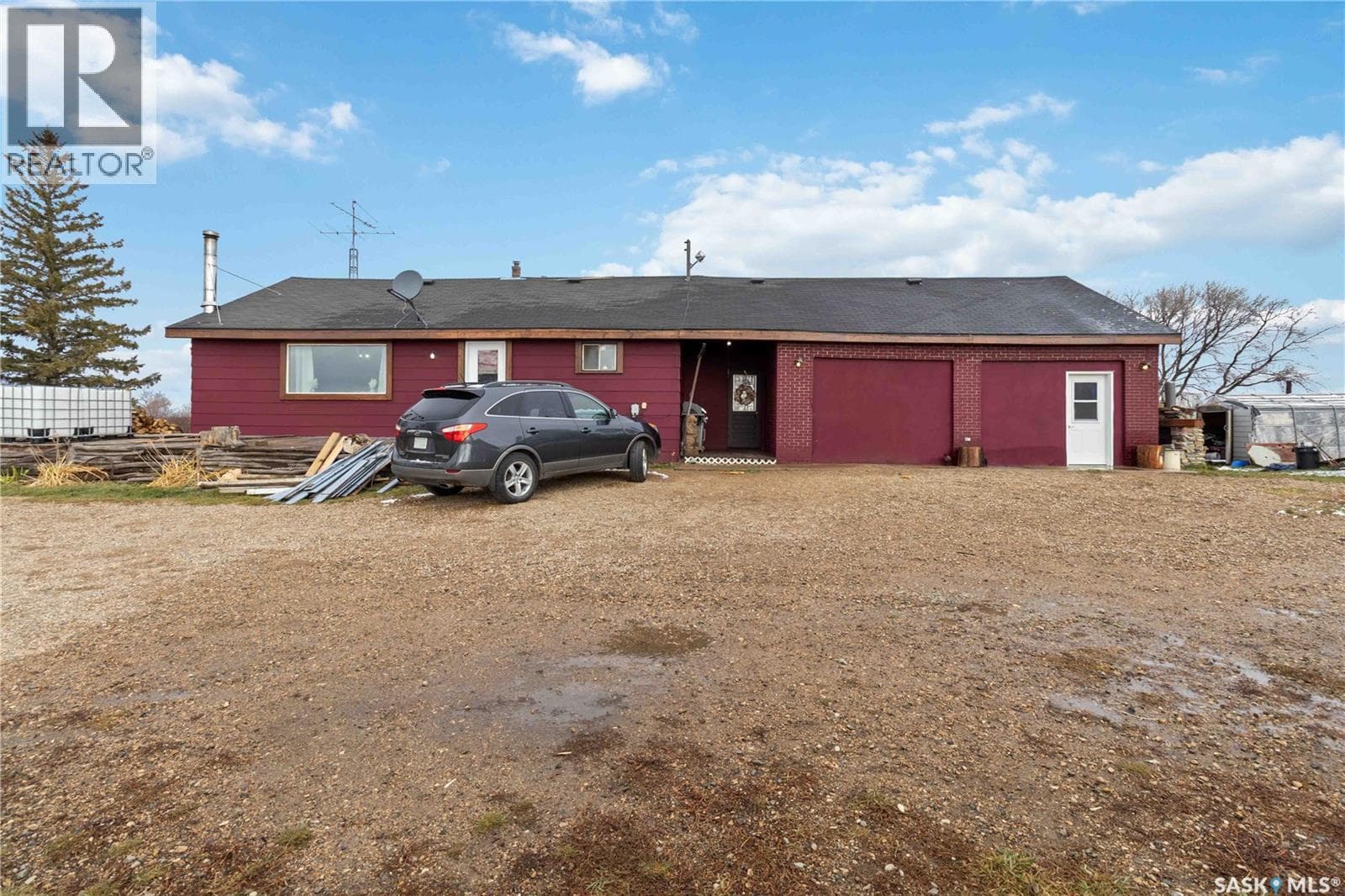 3 bed 2 bath single family at NW27 -45-6 W 3rd 40 HIGHWAY — $274,900