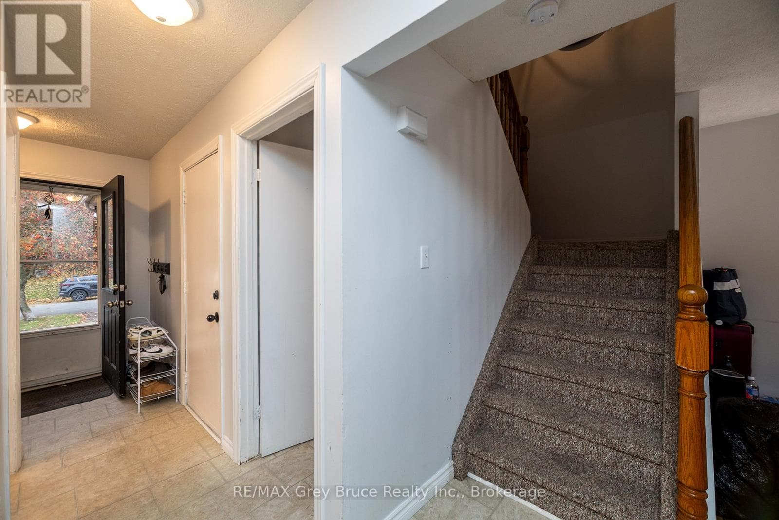 554 12TH STREET W photo 4