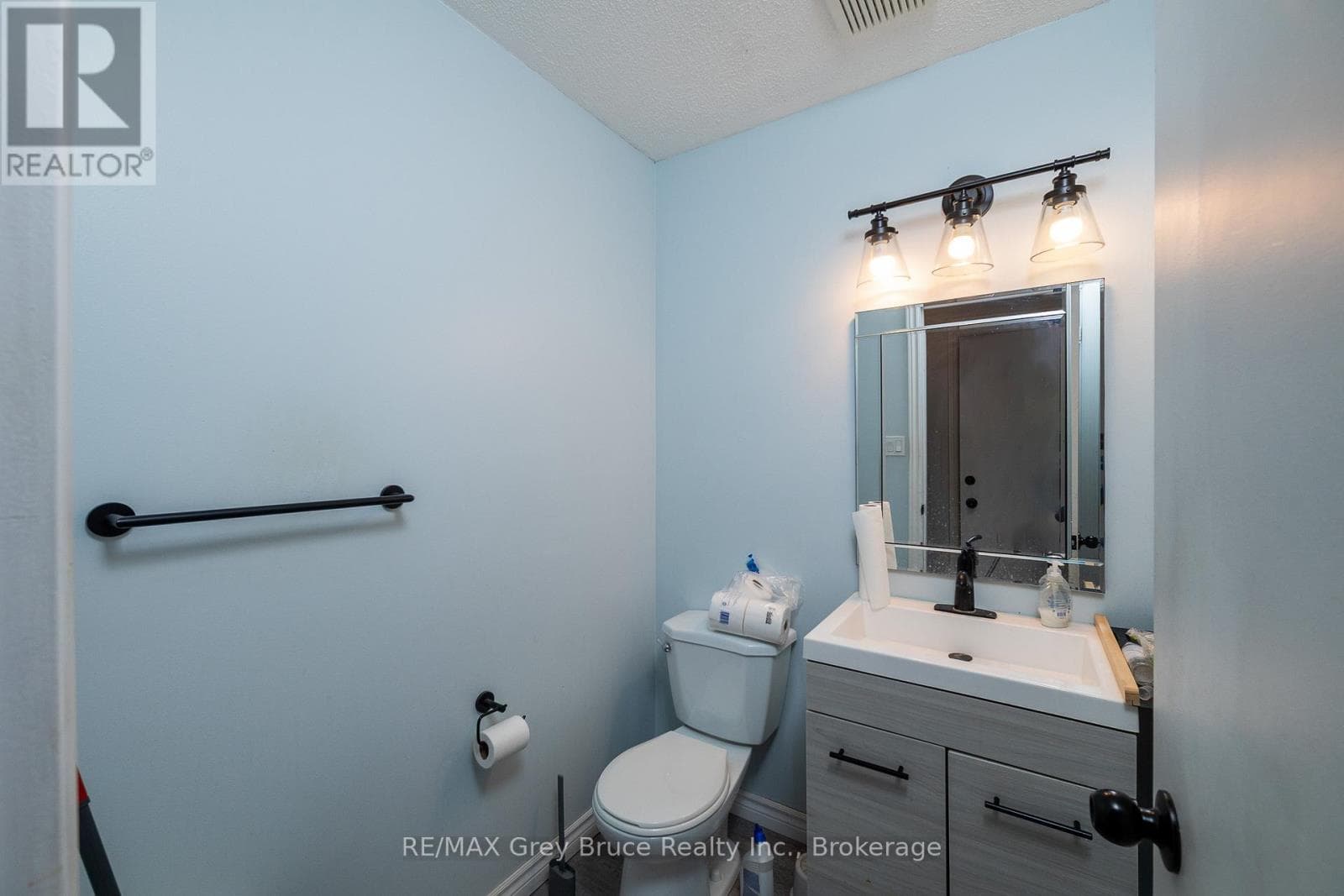 554 12TH STREET W photo 5