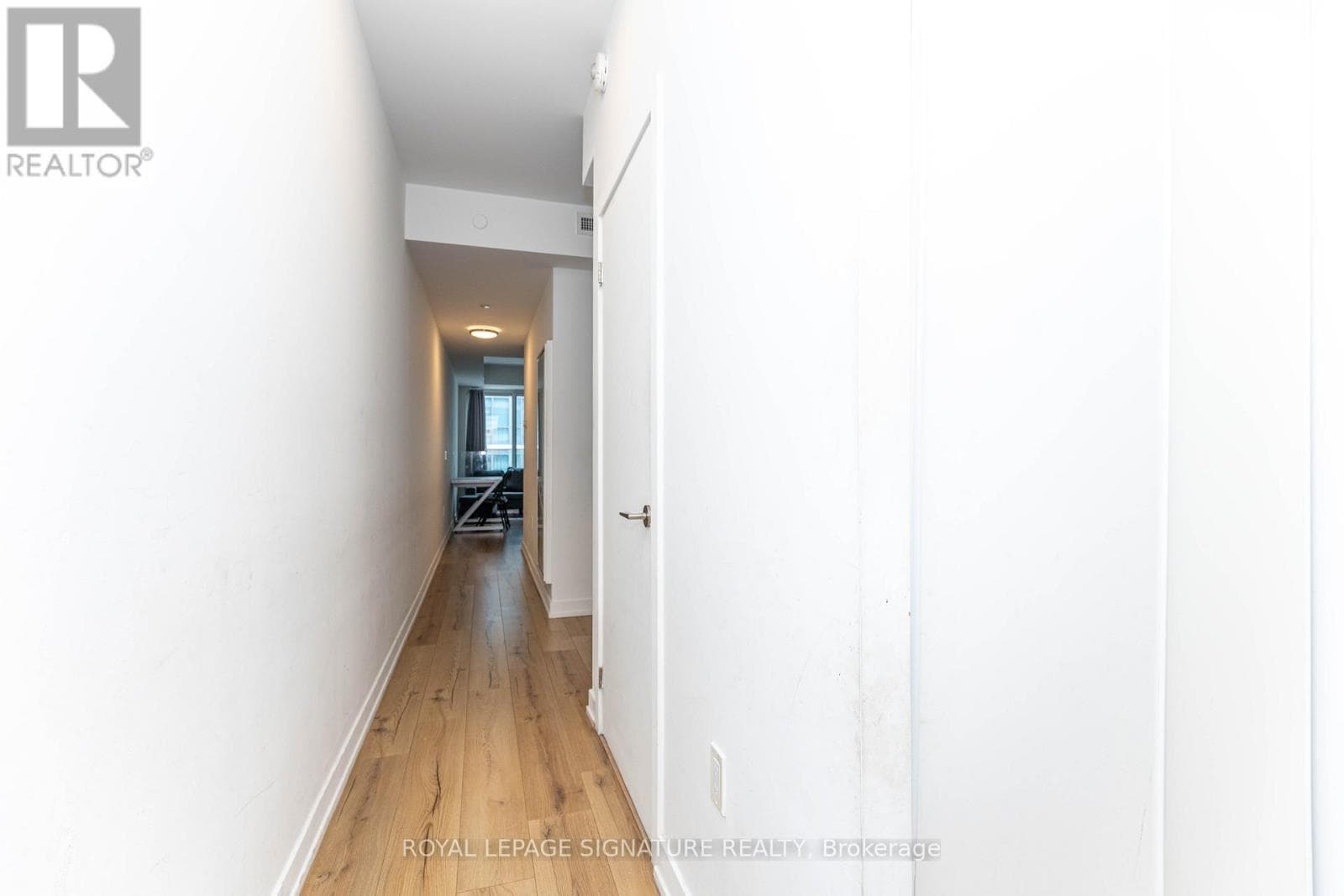 513 - 1195 THE QUEENSWAY photo 5