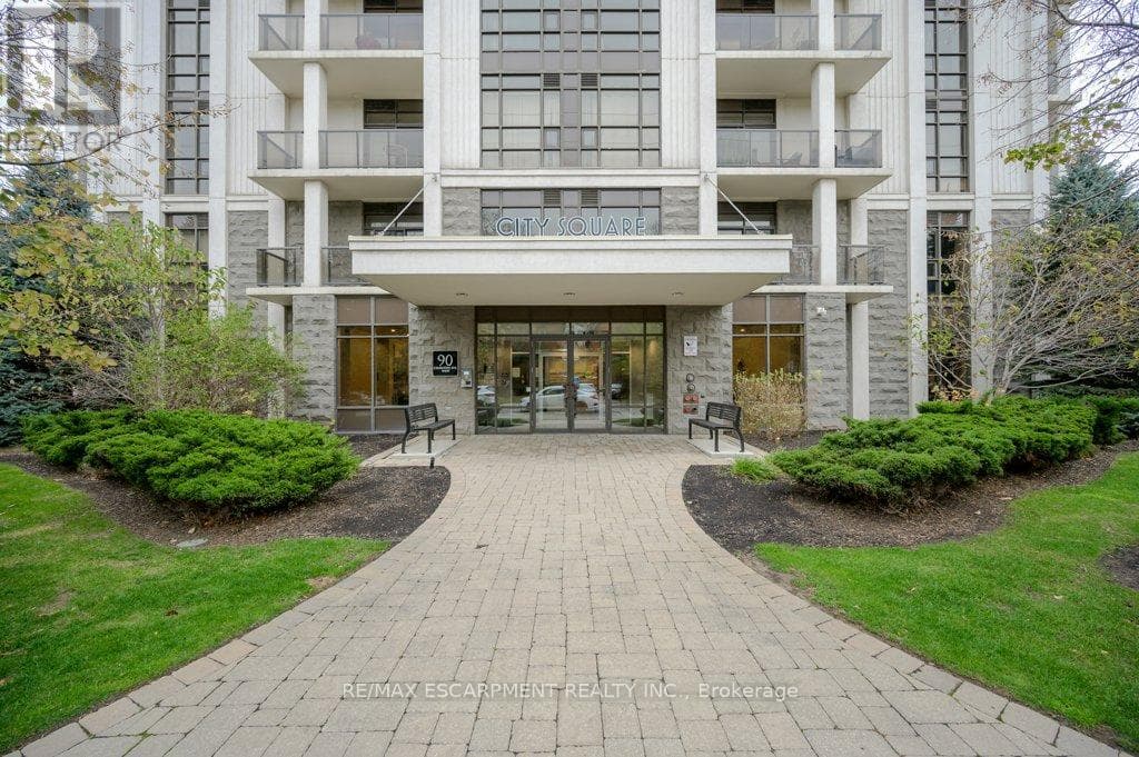 302 - 90 CHARLTON AVENUE W photo 2
