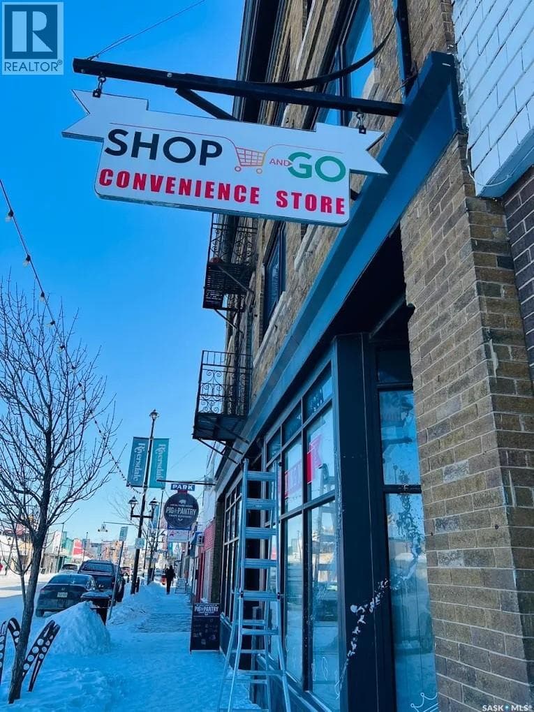 527 20th STREET W