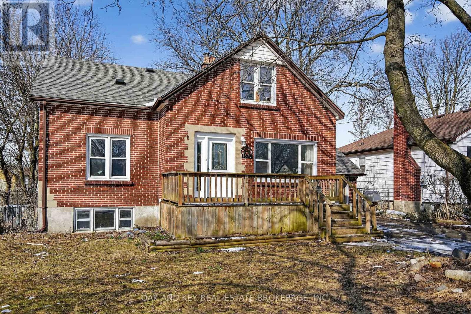 1878 CHURCHILL AVENUE photo 2