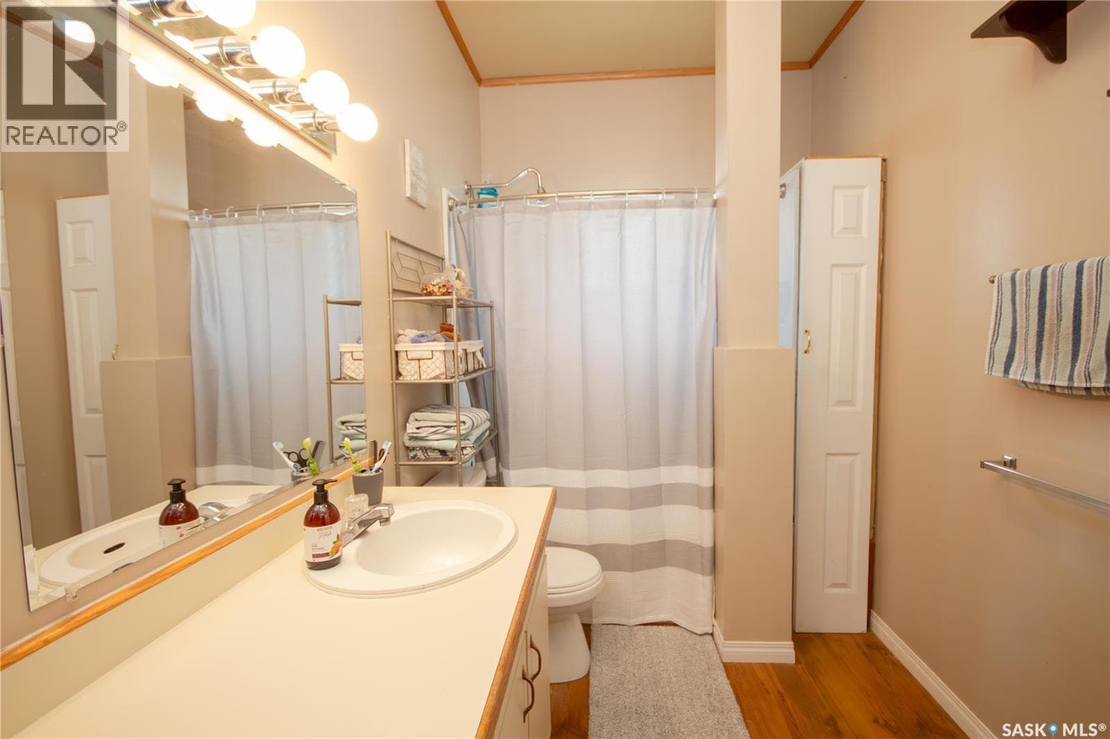 407 2nd STREET E photo 5