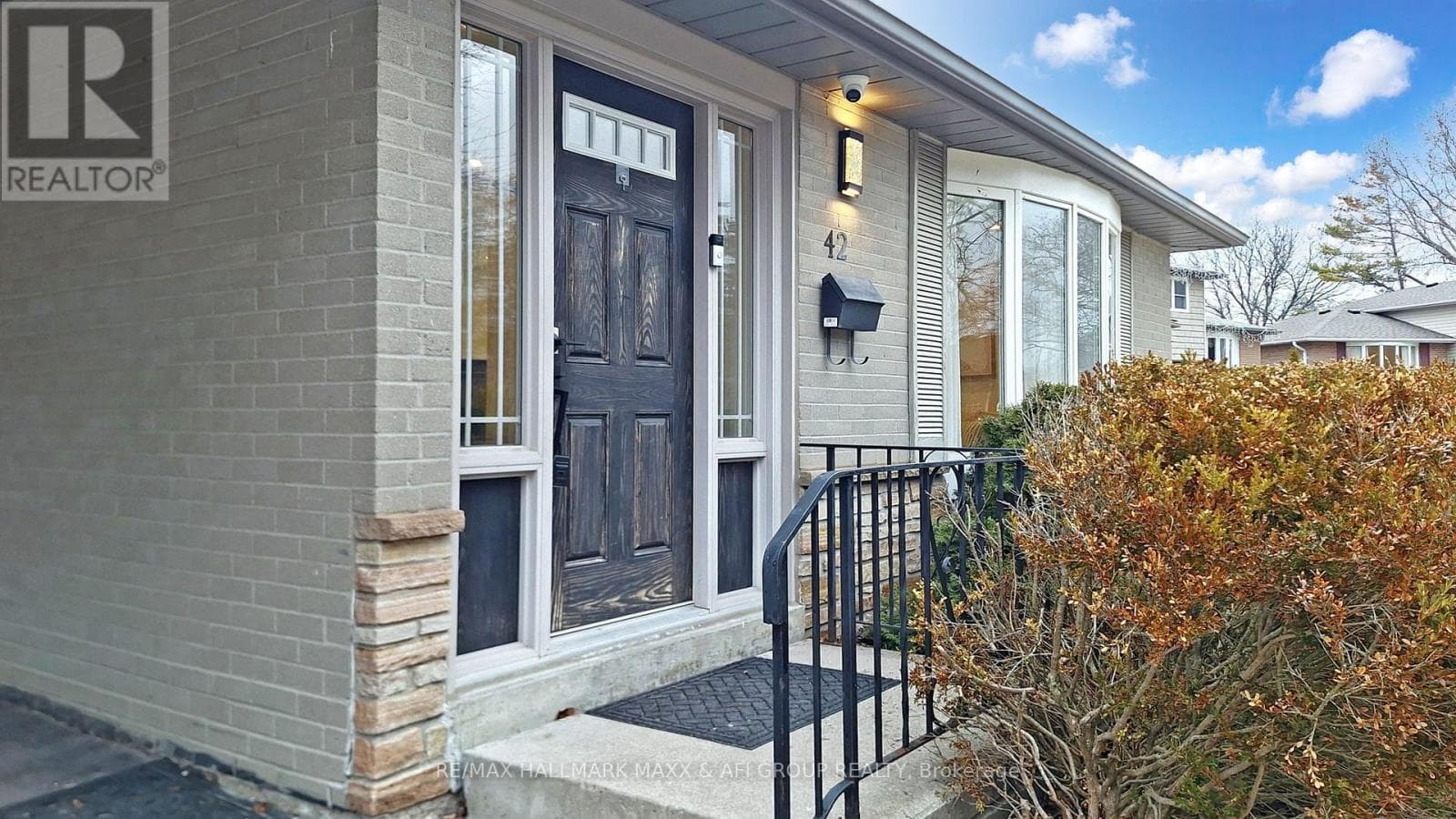42 DEVINS DRIVE photo 2