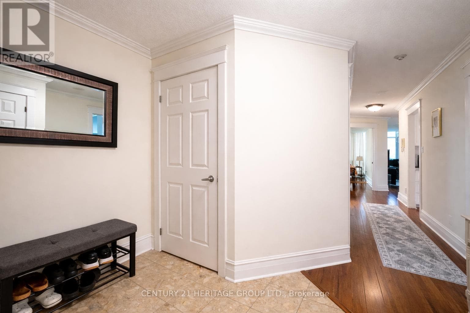 102 - 67 CAROLINE STREET S photo 4