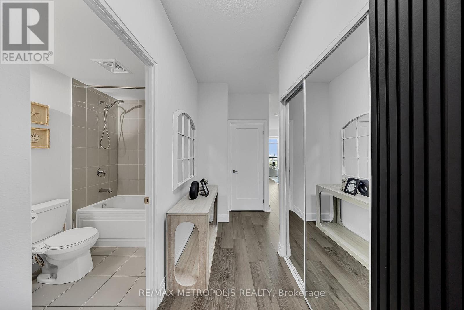 1310 - 3220 SHEPPARD AVENUE E photo 3