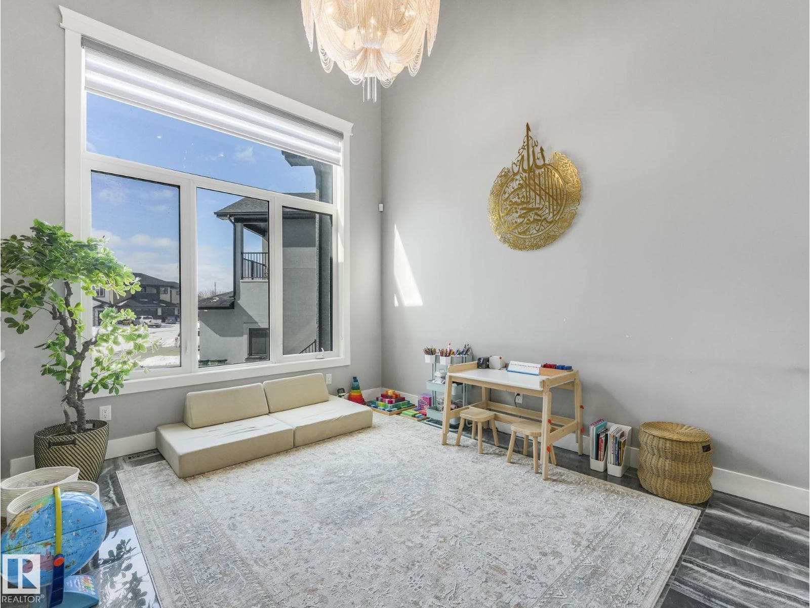 1012 148 AV NW photo 4