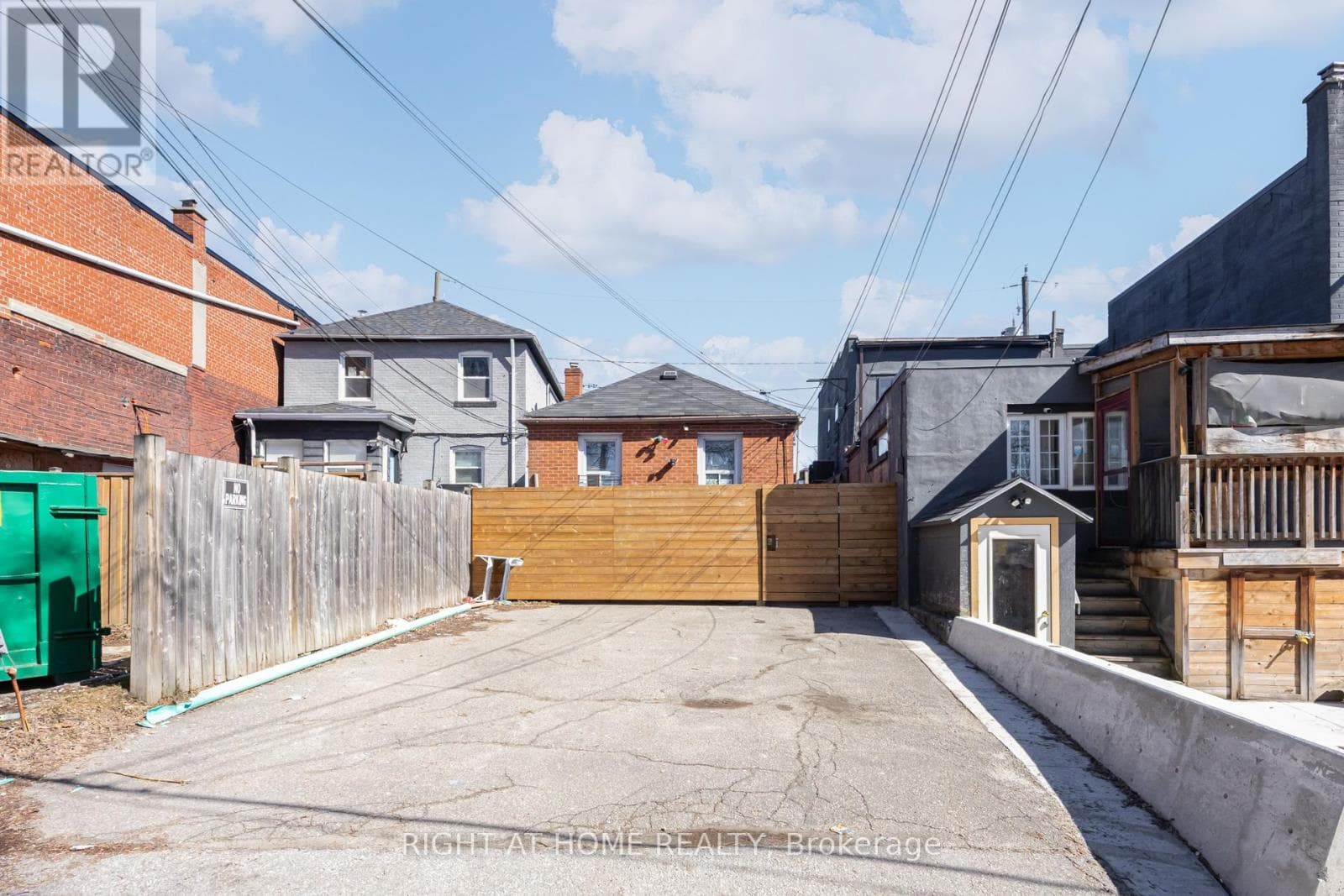 519 ROGERS ROAD photo 3