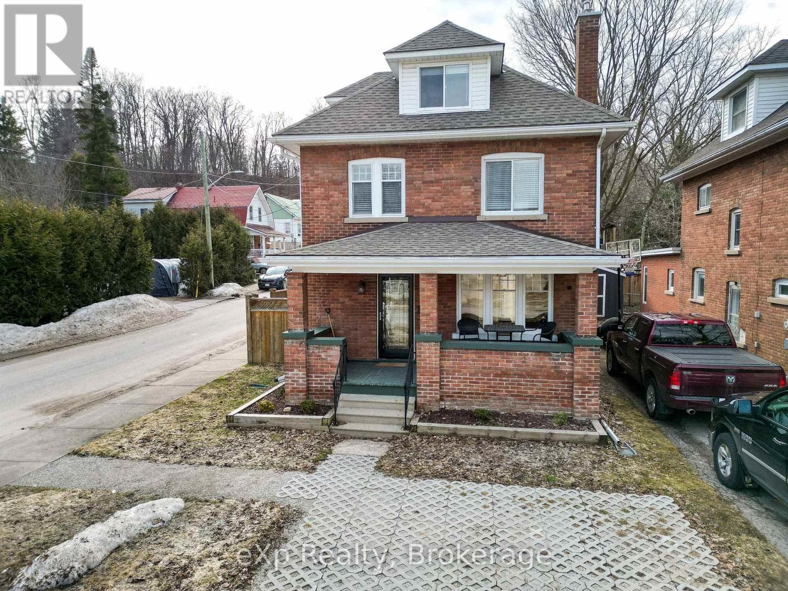 1144 4TH AVENUE W photo 2