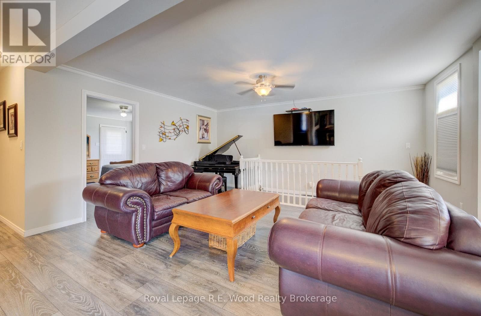4 WEST STREET N photo 5