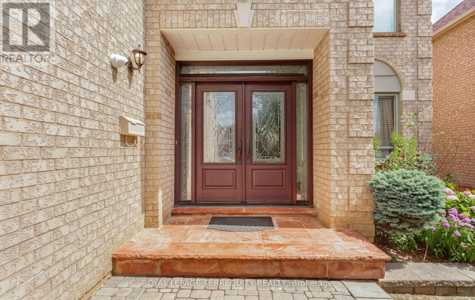 5839 FIELDON ROAD photo 3
