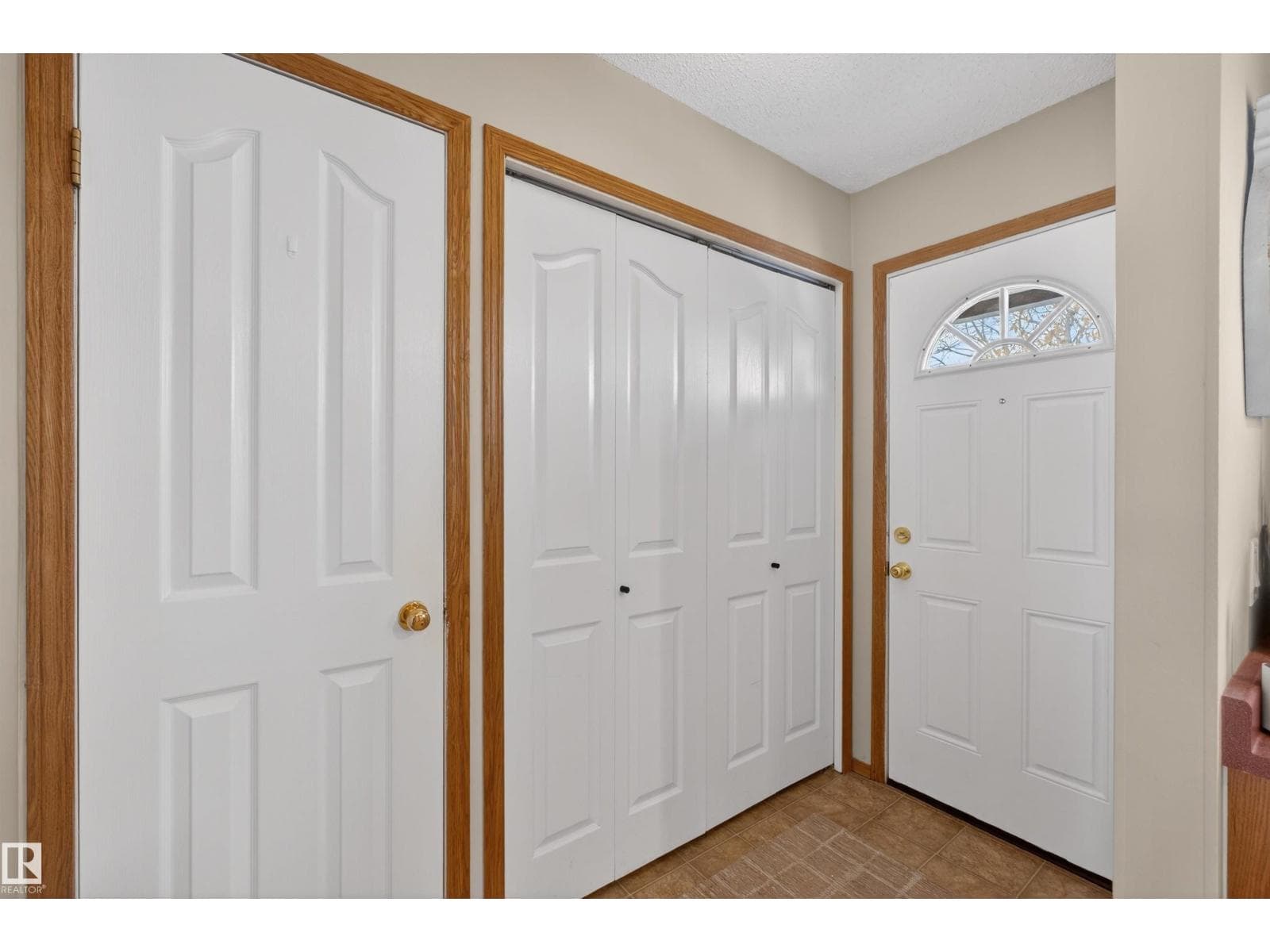 14648 54 ST NW photo 4