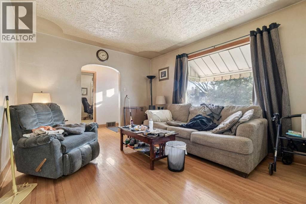 450 34 Avenue NW photo 5