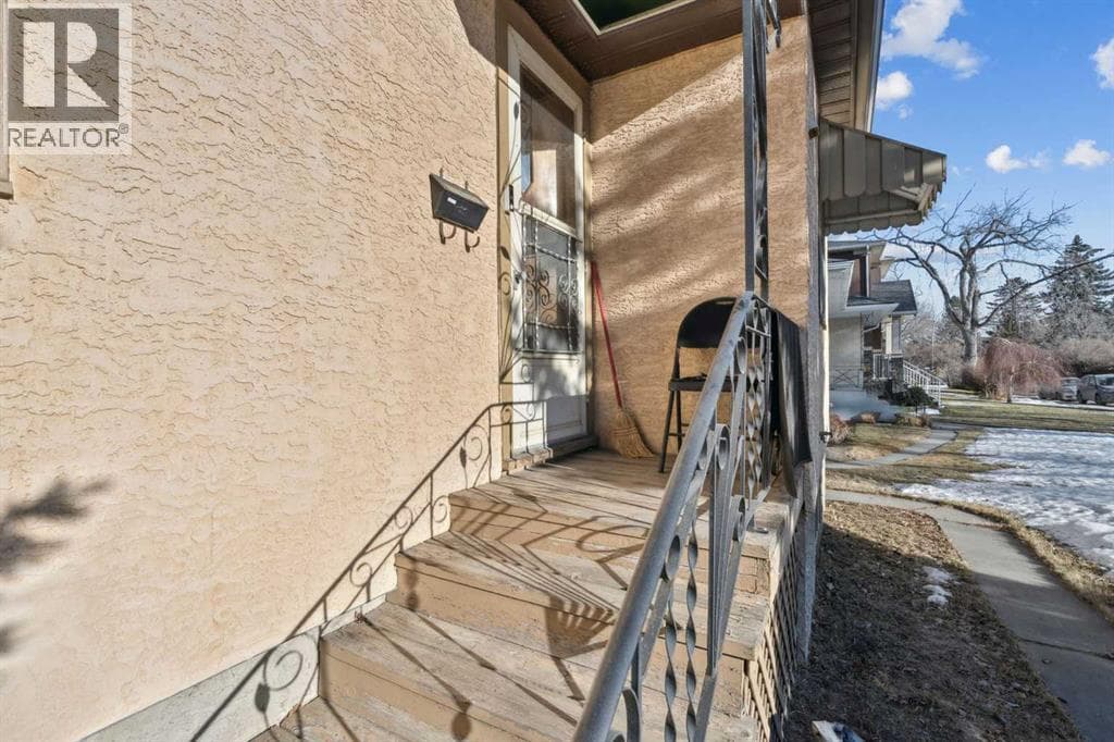 450 34 Avenue NW photo 3