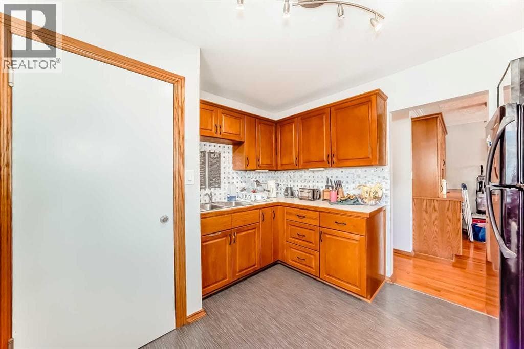 1415 Rosehill Drive NW photo 4
