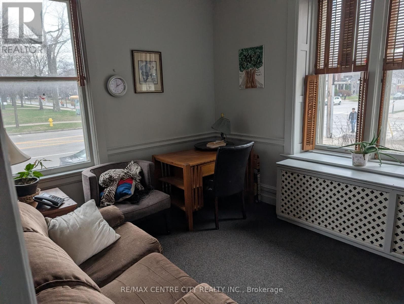 334 QUEENS AVENUE photo 2