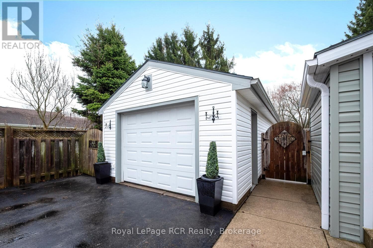 631 9TH STREET W photo 4