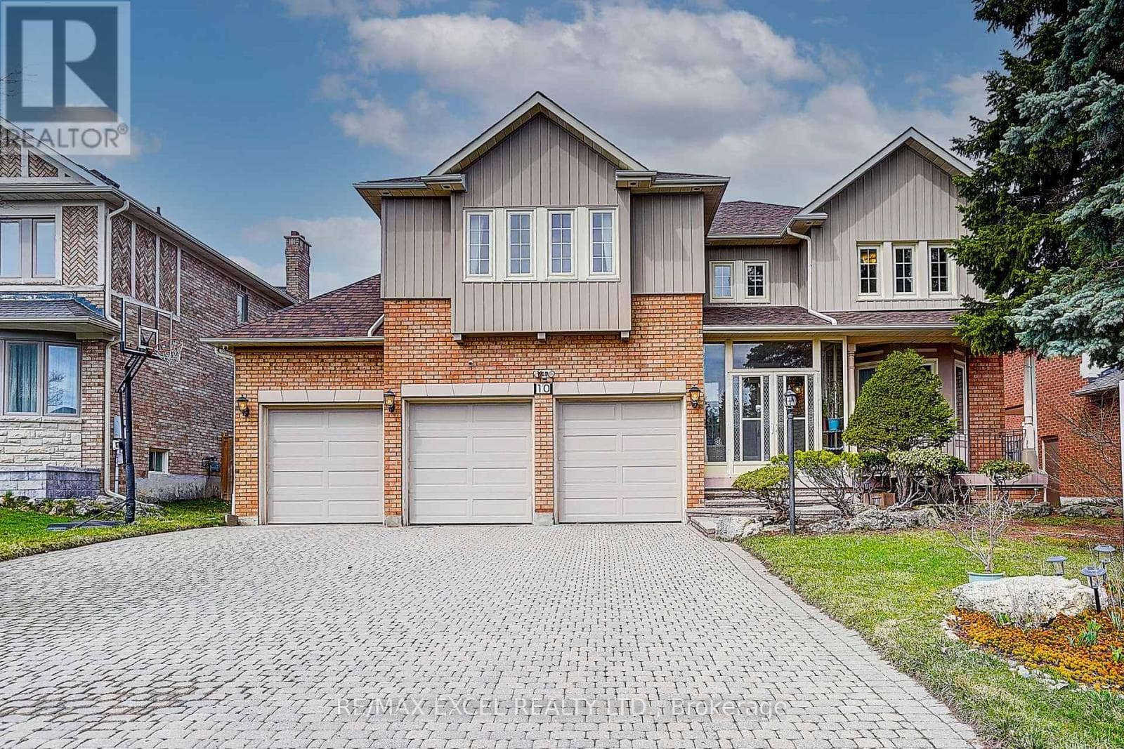 6 bed 6 bath single family at 10 BROOKSHILL CRESCENT — $2,480,000
