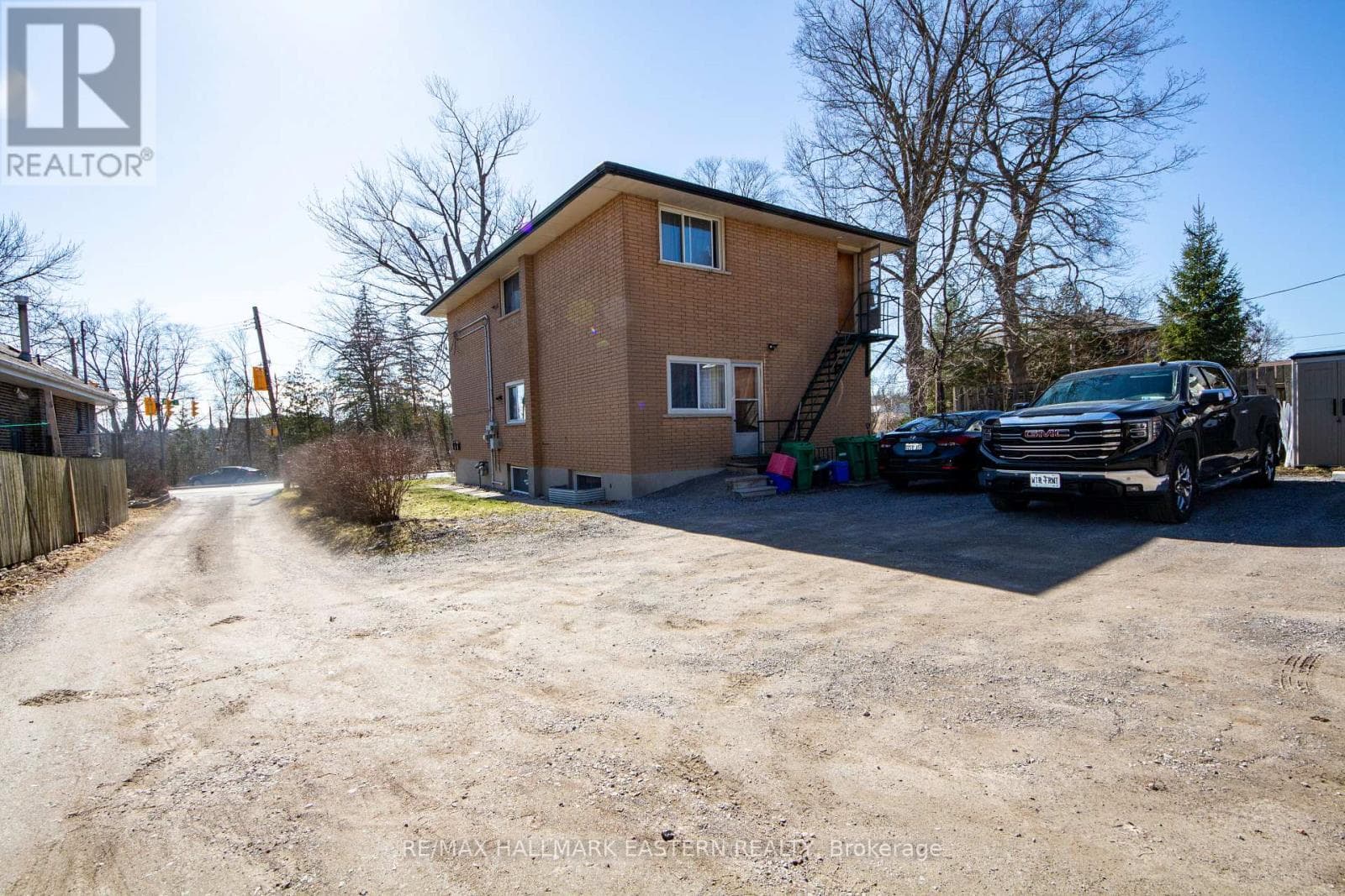 722 CHEMONG ROAD photo 3