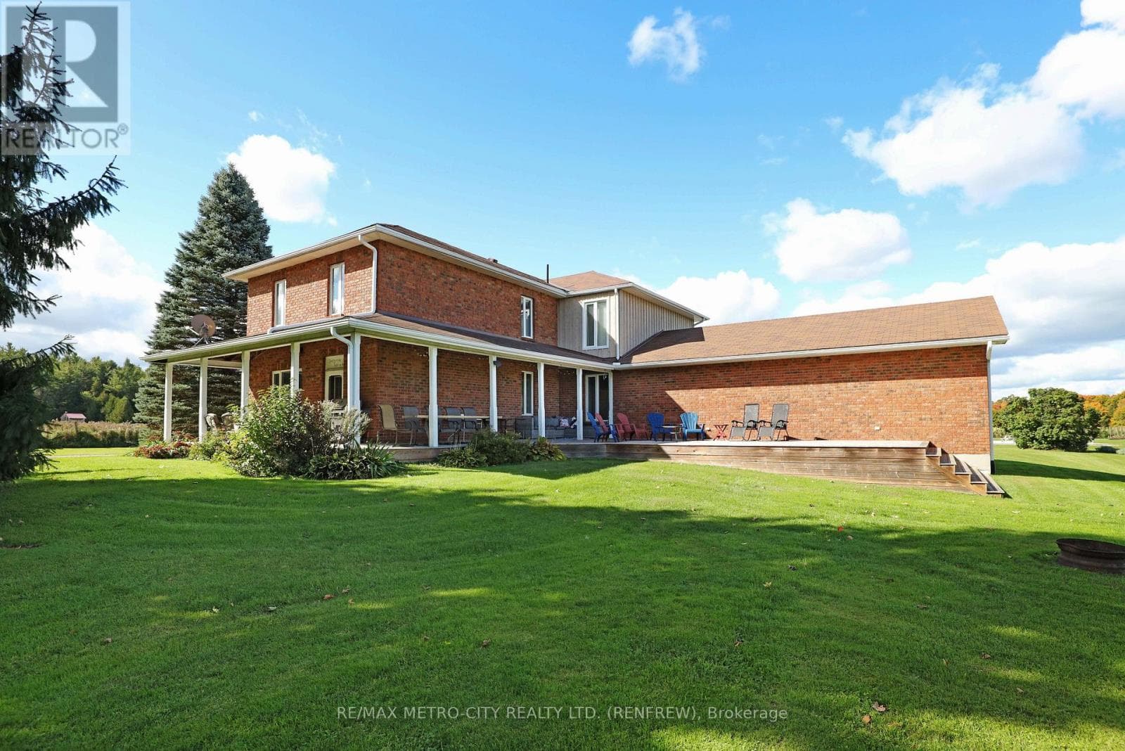 704 CLIFFORD SIDE ROAD photo 3