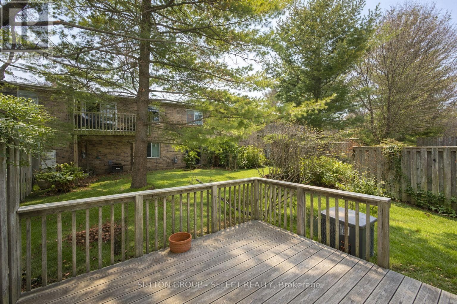 10 - 1241 BEAVERBROOK AVENUE photo 3