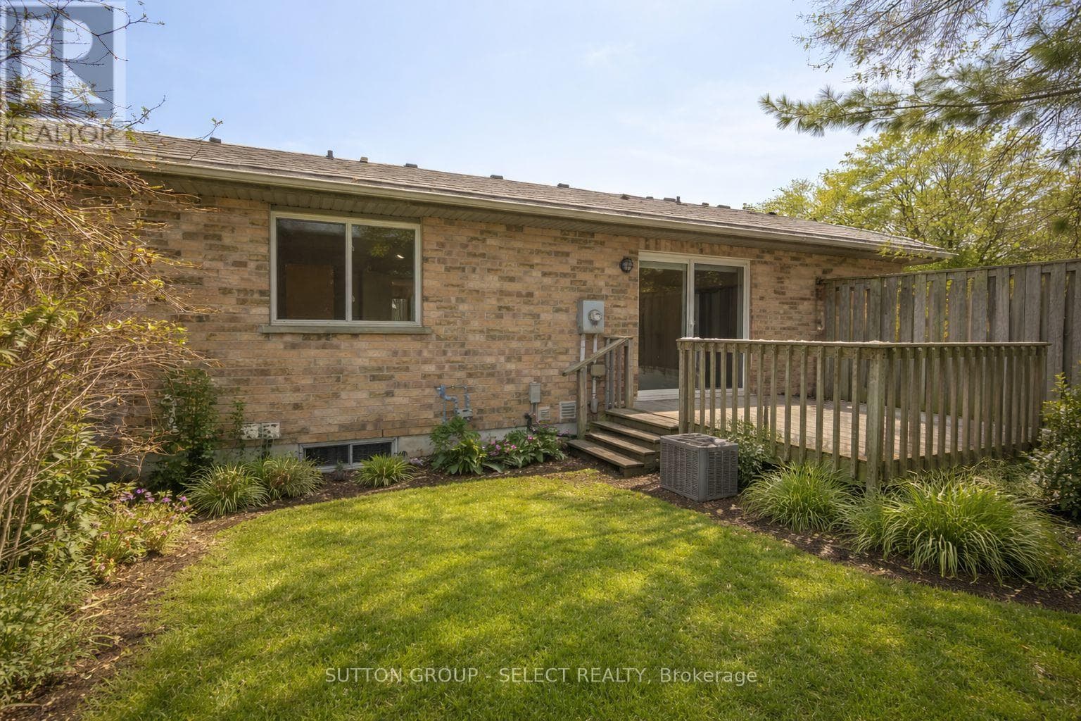 10 - 1241 BEAVERBROOK AVENUE photo 4