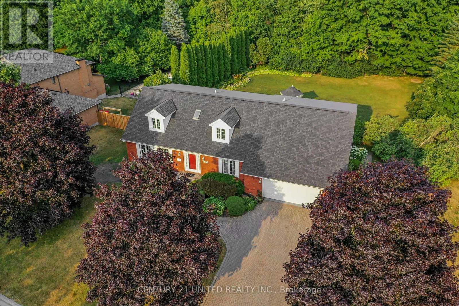 1656 CHAMPLAIN DRIVE photo 2