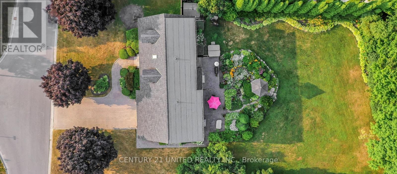 1656 CHAMPLAIN DRIVE photo 3