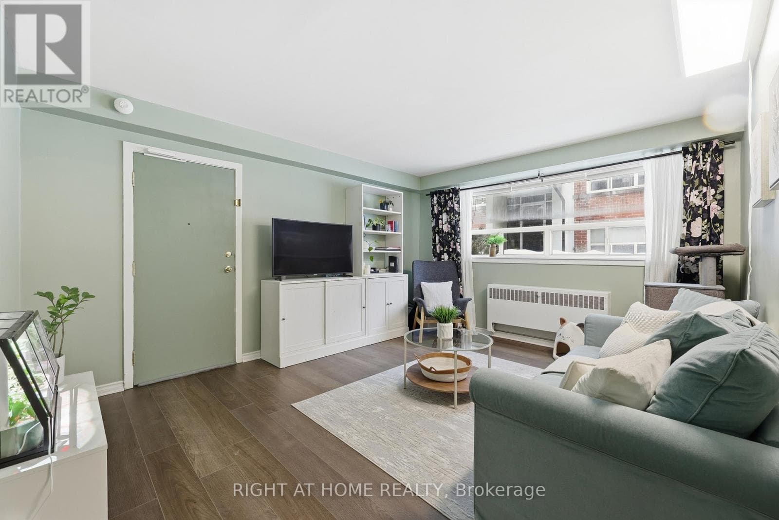 11 - 223 MACNAB STREET S photo 5