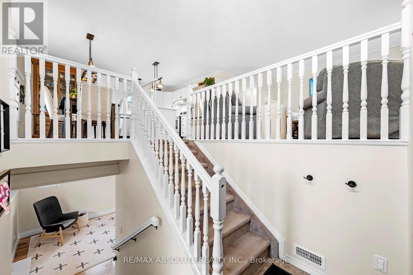 1877 RUSSETT DRIVE photo 2