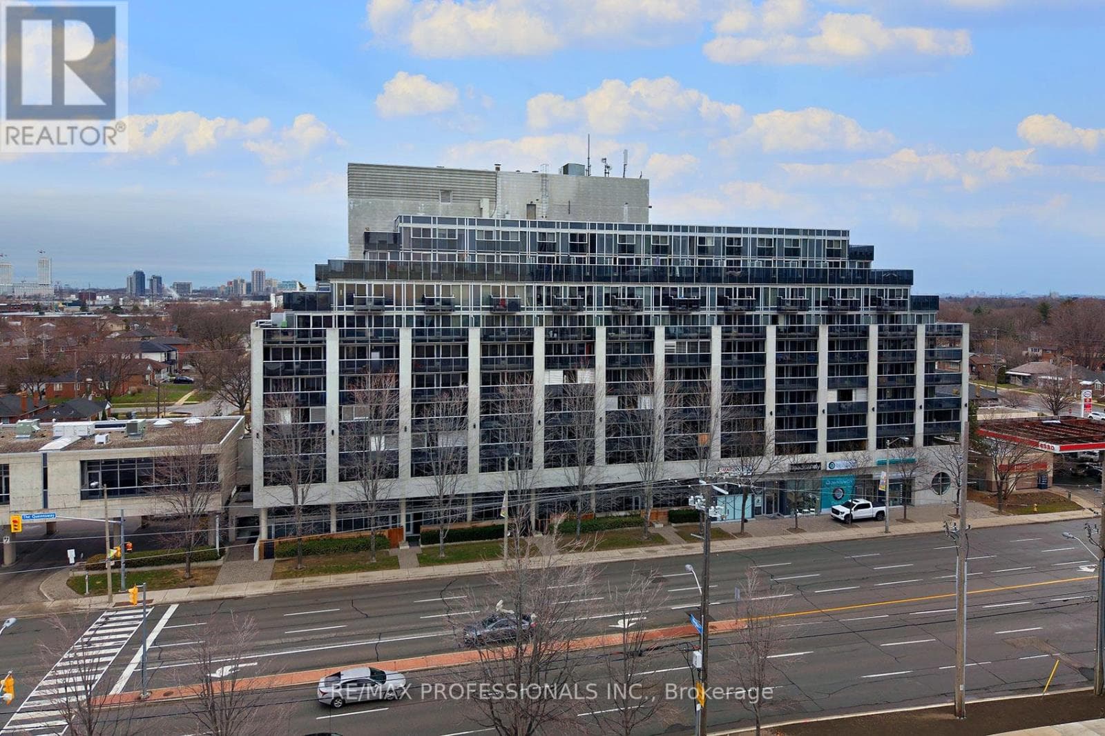 1 bed 1 bath single family at 704 - 1040 THE QUEENSWAY — $499,000