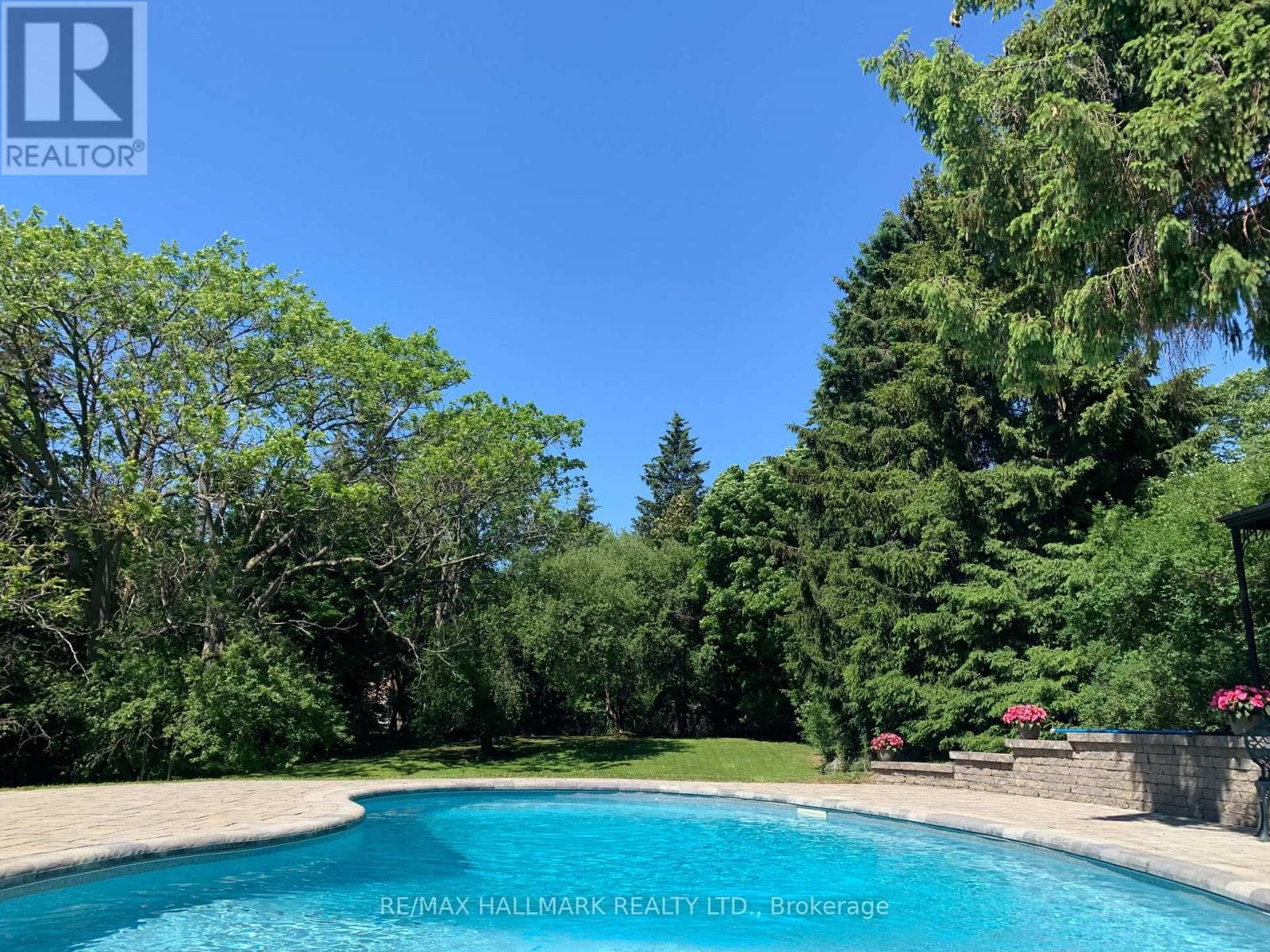 1382 ROUGEMOUNT DRIVE photo 3