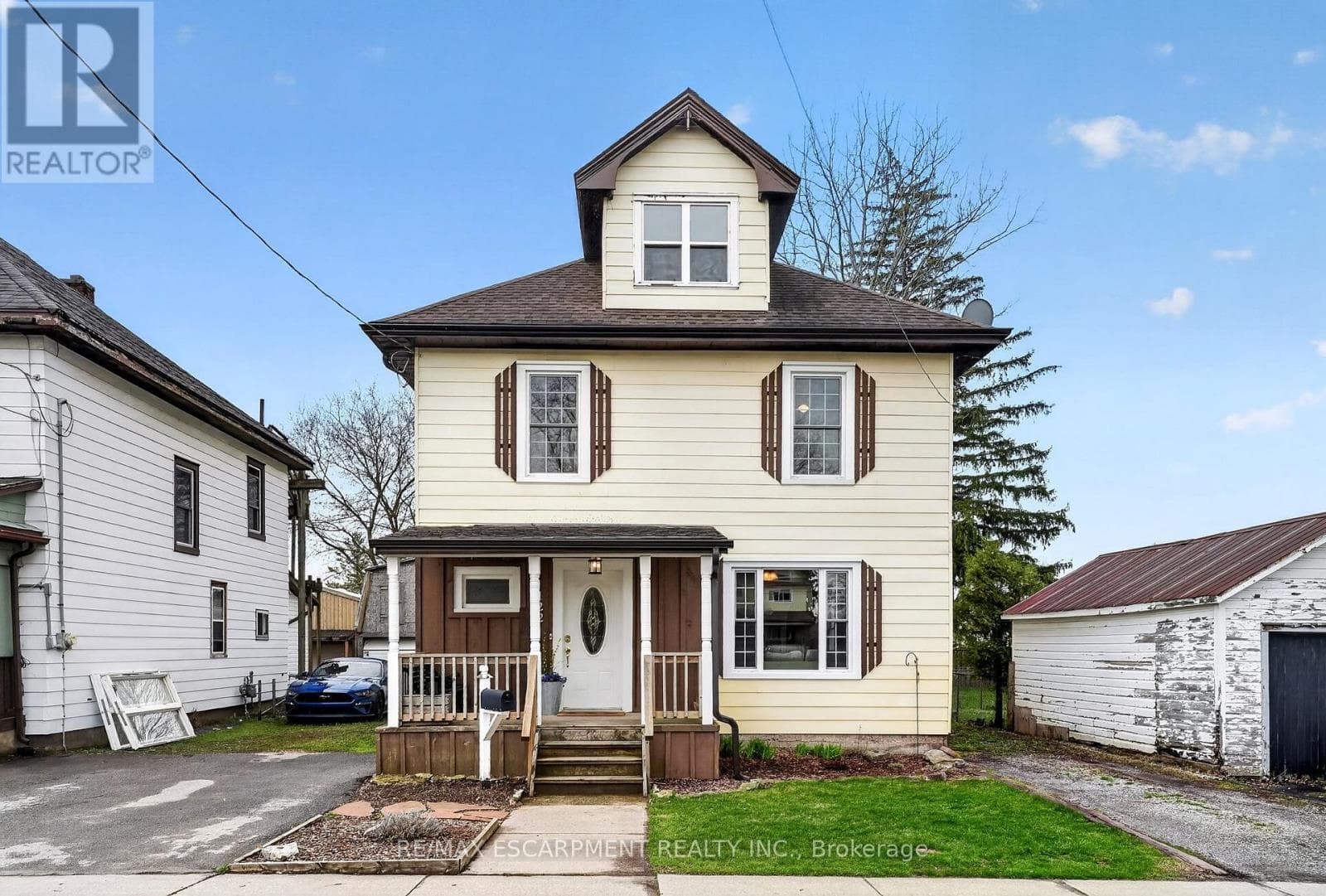 4 bed 3 bath single family at 122 SOUTH CAYUGA STREET W — $550,000