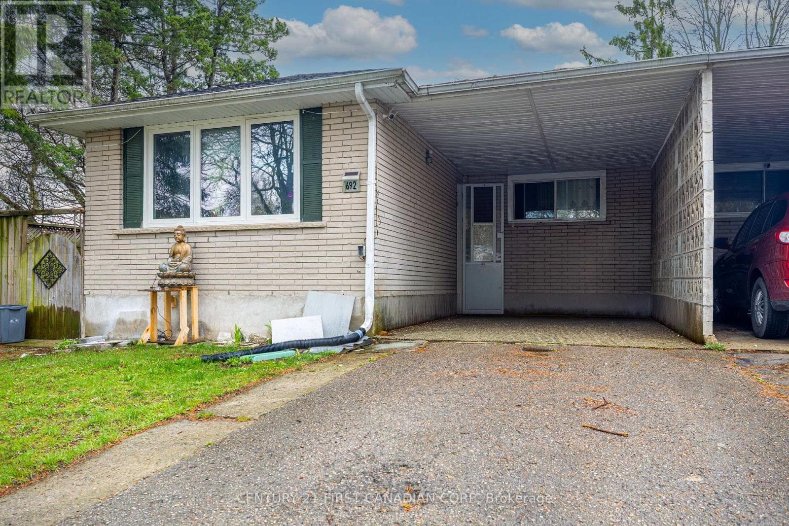 692 SEVILLA PARK PLACE photo 3