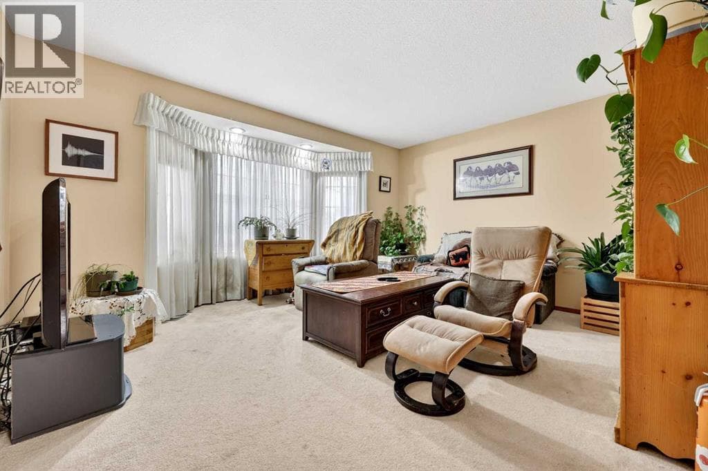 1124 Gleneagles Drive photo 3