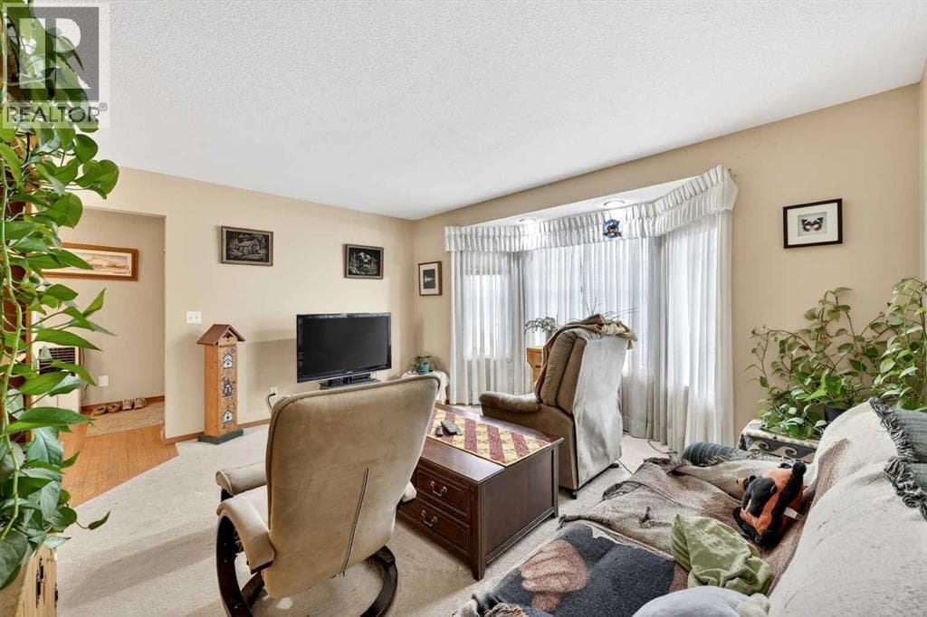 1124 Gleneagles Drive photo 4