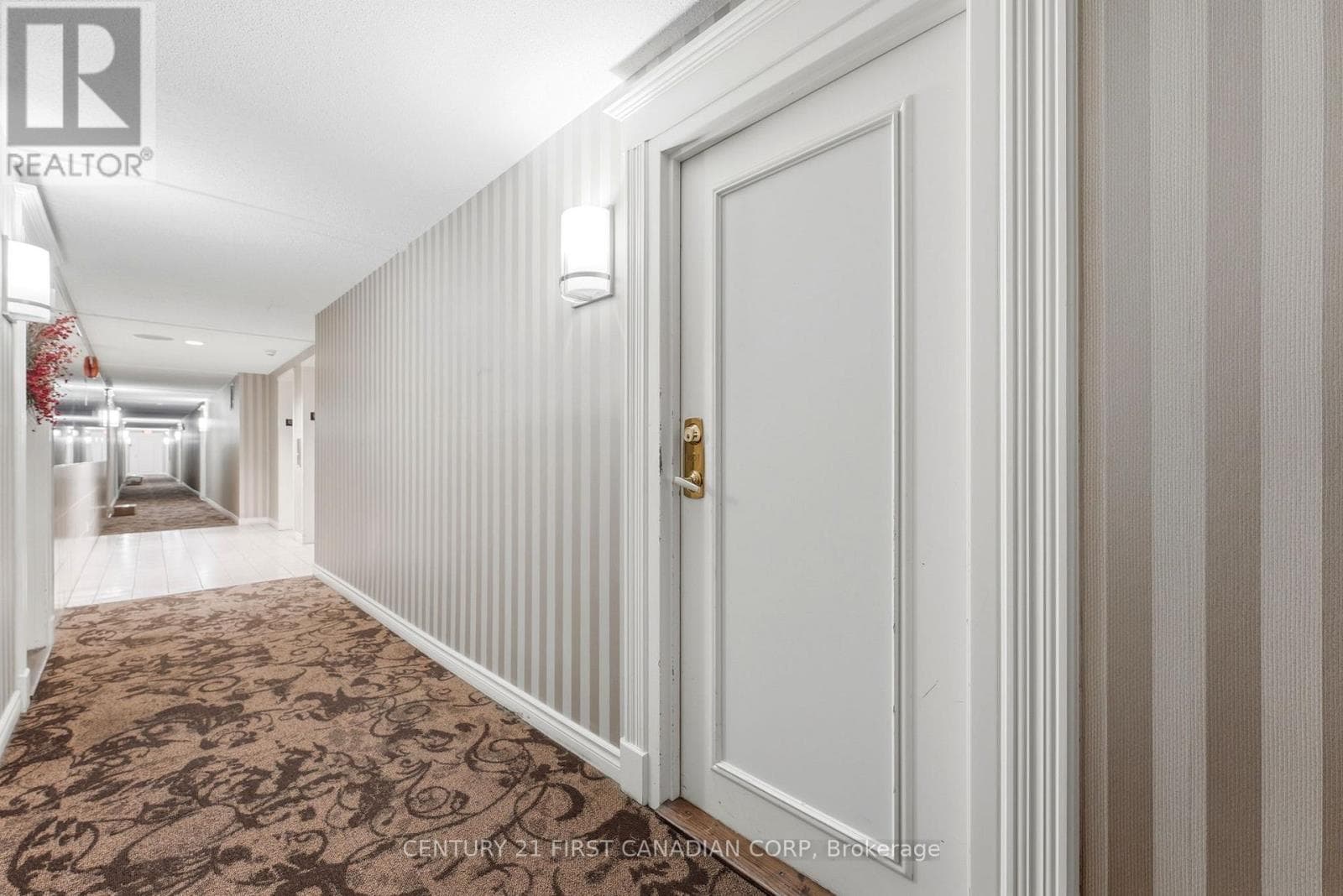 1007 - 570 PROUDFOOT LANE photo 4
